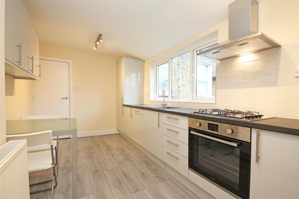 19b Longley Road SW17 kitchen 1.jpg
