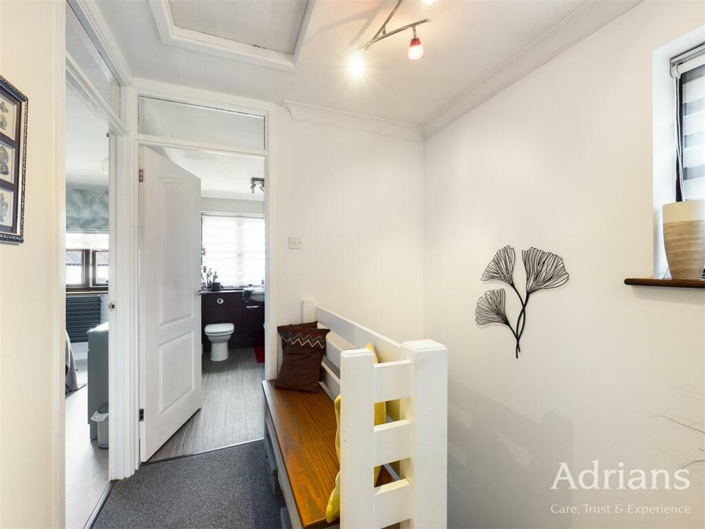 FIRST FLOOR LANDING