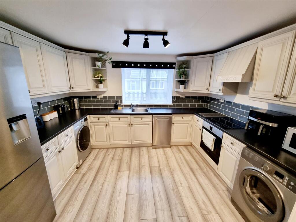 Kitchen area.jpg