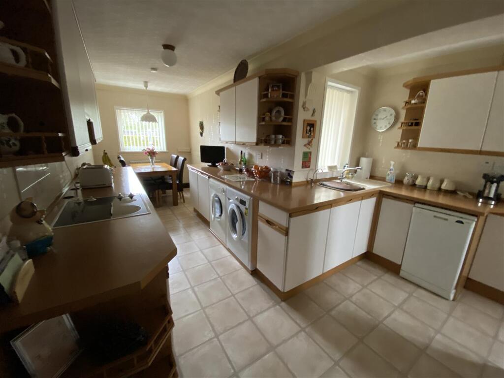Kitchen: