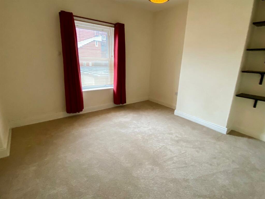 bed 1.jpg