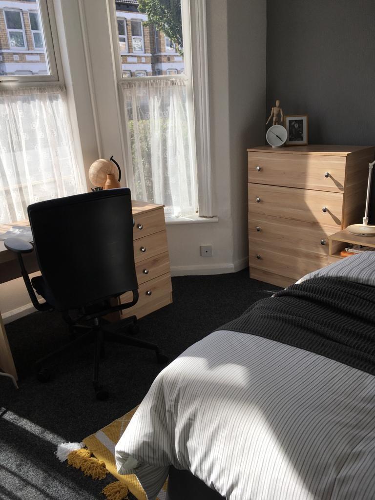8) 30 Cranbrook Avenue Bedroom 1 31.07.2020.jpg