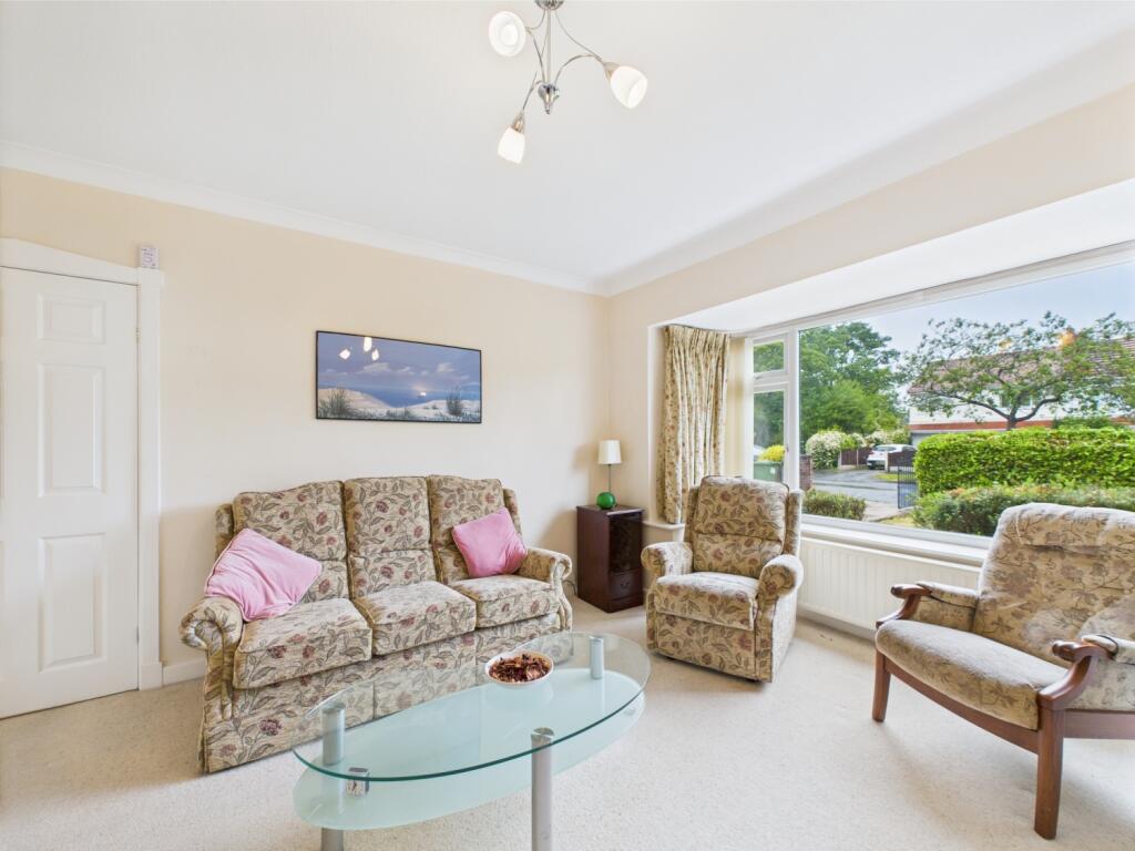 CAM02386G0-PR0131-STILL005