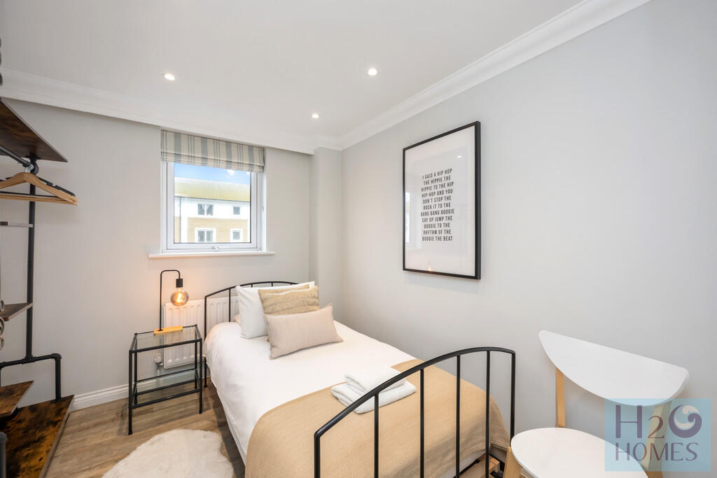 The Strand, Colli...