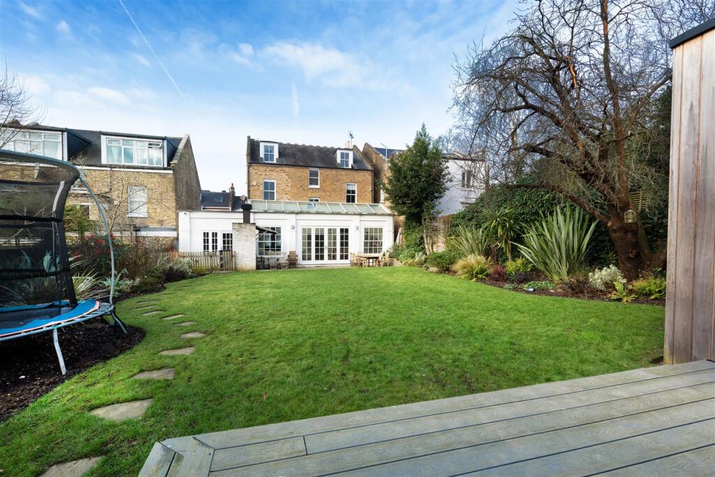 D303 3 hilltop rd gdn2hse1.jpg