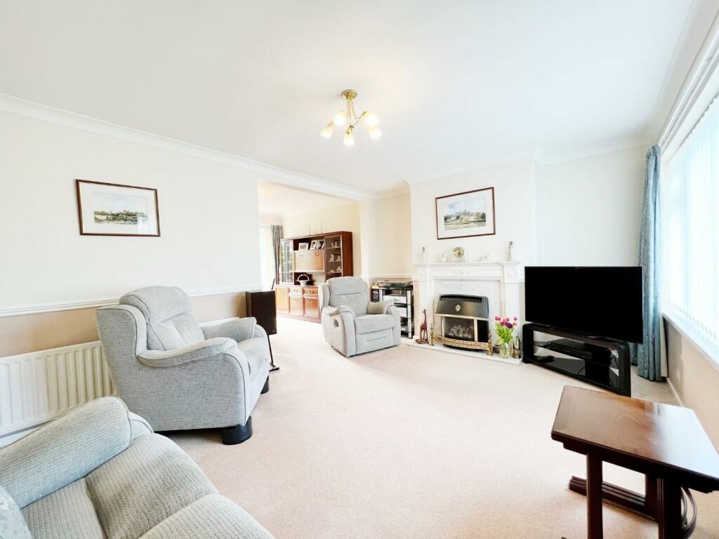 Lounge pic 3.jpg