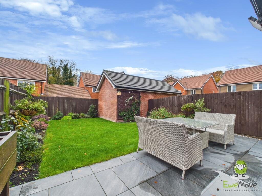 EweMove Estate Agents Basingstoke - The Coach Road