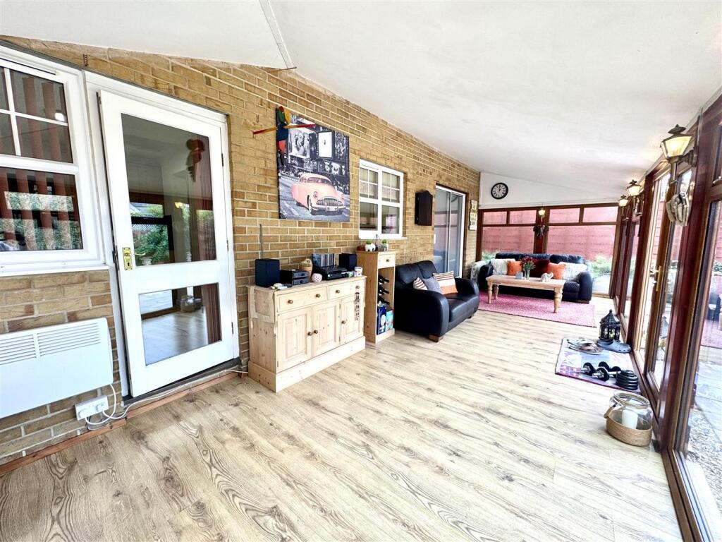 GARDEN ROOM