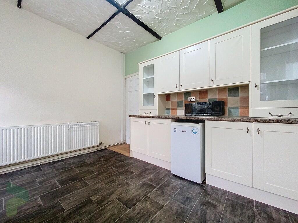 Fitted Dining Kit...