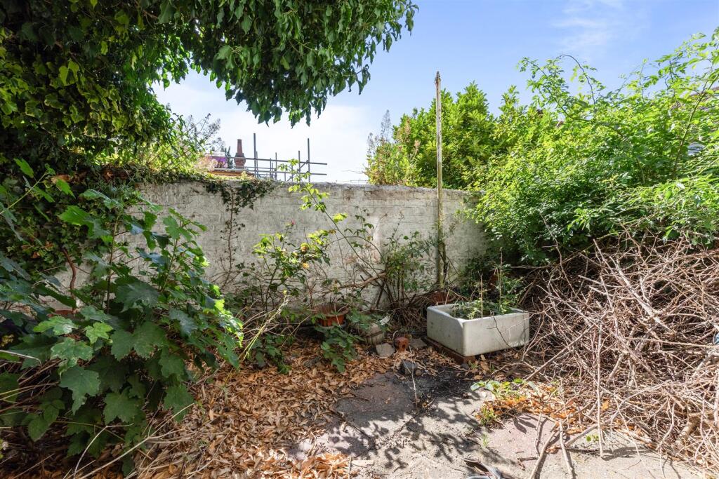 Queens Park Road-7.jpg