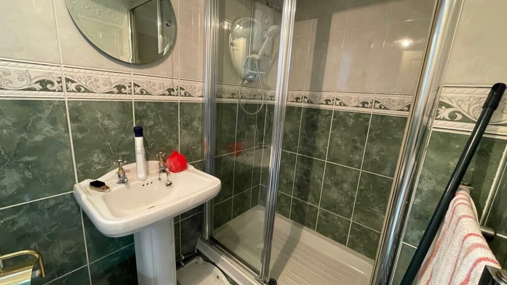 TILED 3 PIECE SHOWER ROOM
