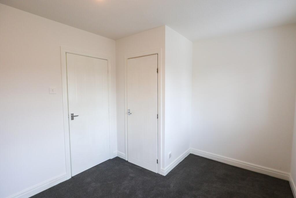 Bedroom 1 (2)