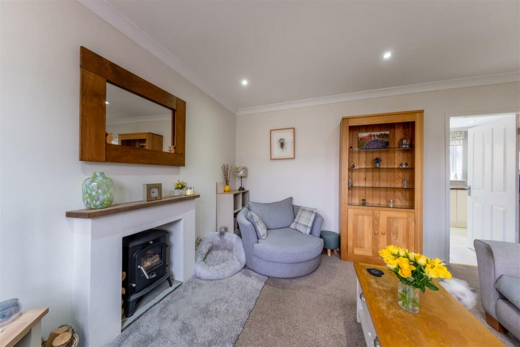 4 Oaktree Close-011.jpg