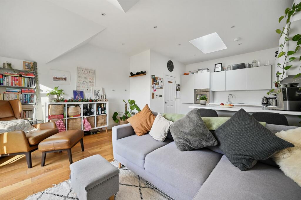 BCHJ - Flat 5, 125 Richmond Road - ReceptionB3 (1)