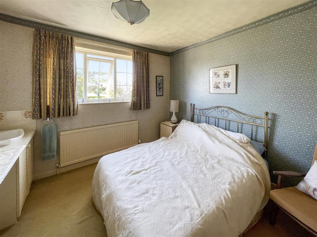 bed 2.JPG