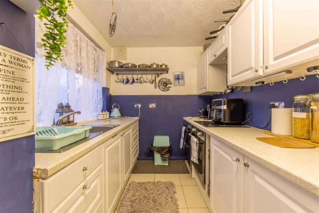 697 Monnow Way-22.jpg