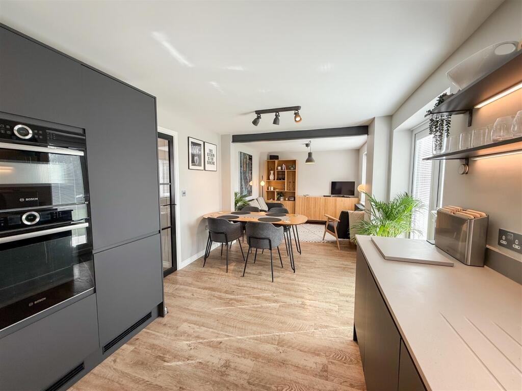 KITCHEN/DINING/FAMILY ROOM