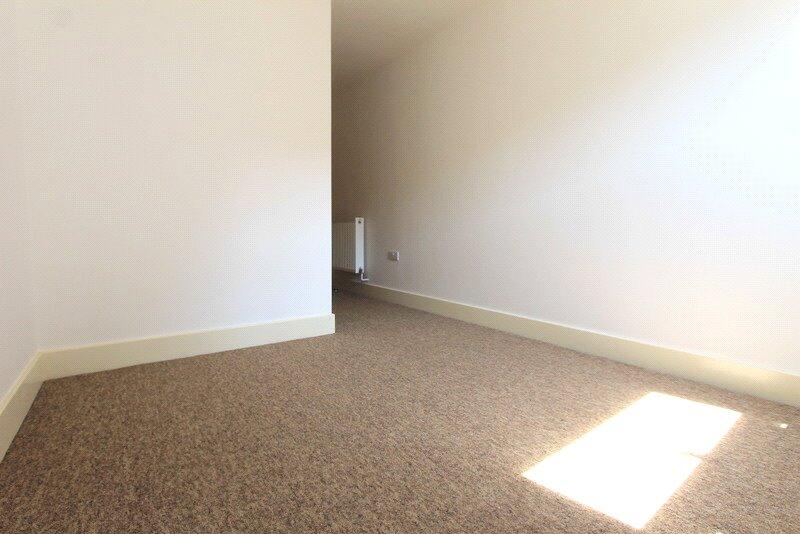 Lounge-Room-To-Rent