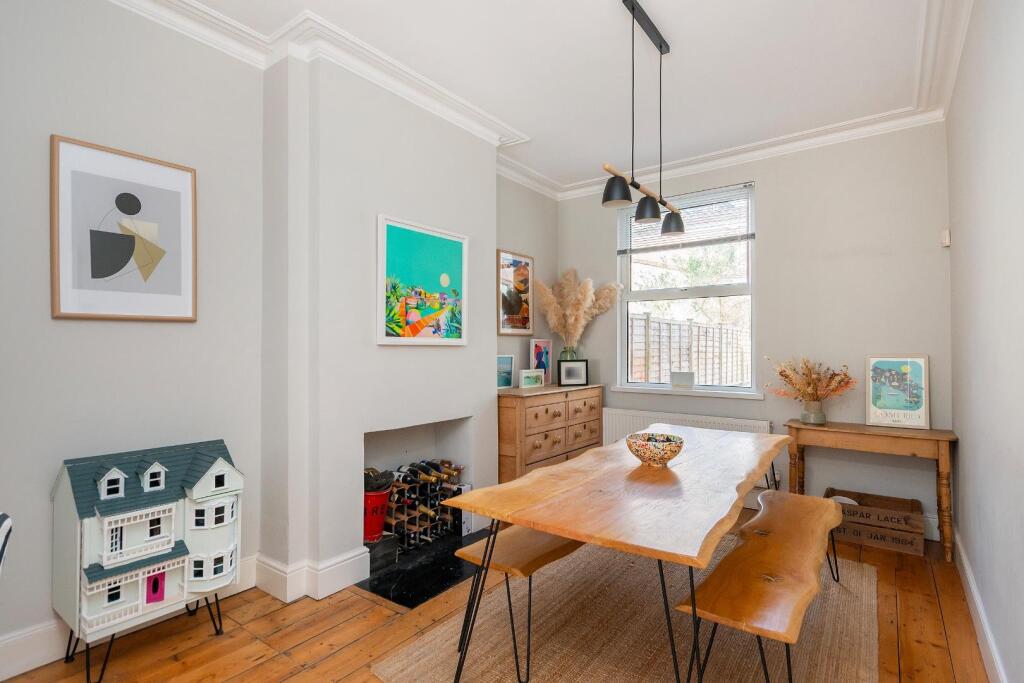 7H7AVP - Dining Room C.jpg