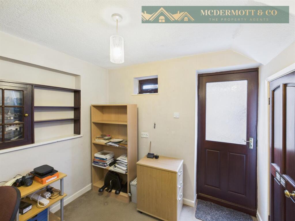 Office/2nd Reception