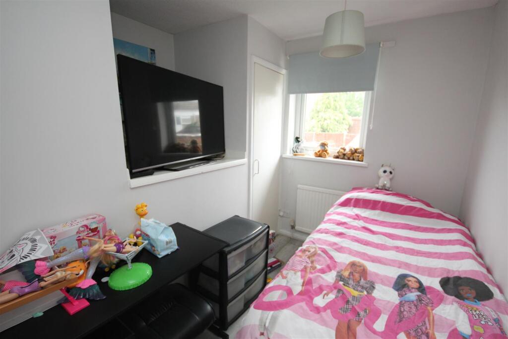 bedroom 3.JPG