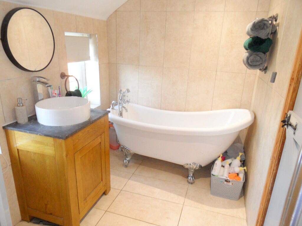 BATH/SHOWER ROOM