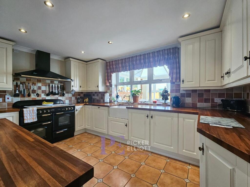 Re Fitted Kitchen