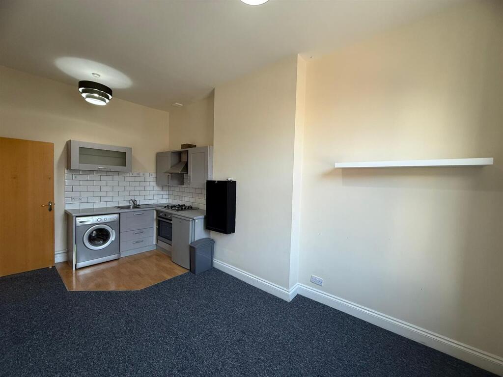 Lounge to Kitchen.jpg