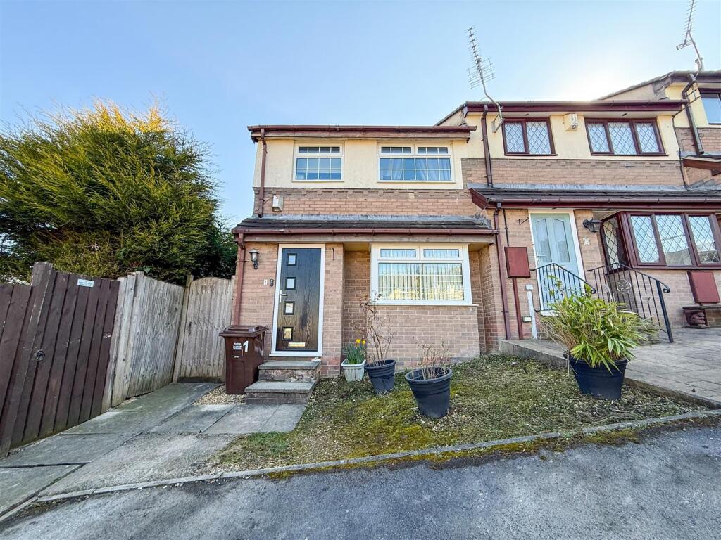 FRONT GARDEN AND DRIVEWAY