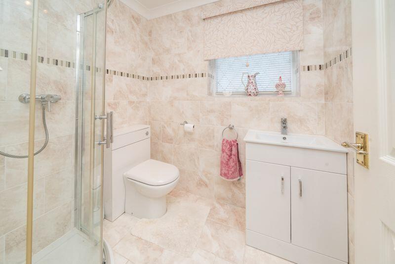 Shower room / Guest cloak room