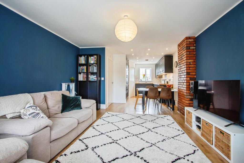 Lounge / Kitchen