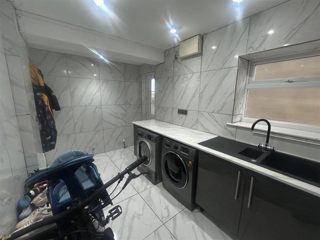 GARAGE &amp; UTILITY