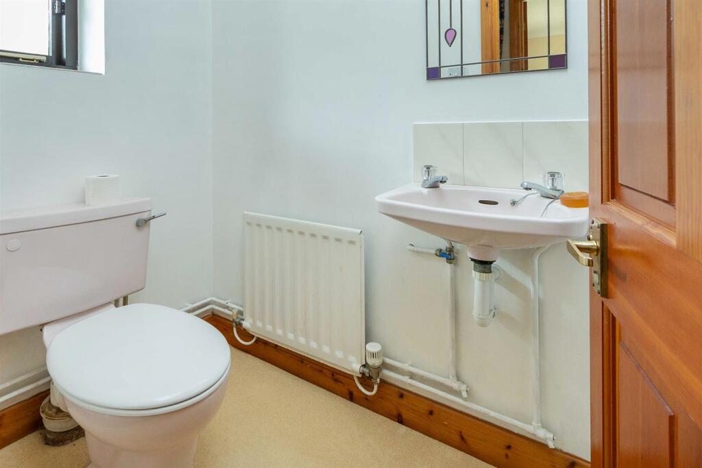 12 Manor House Close, Rugby (28).jpg