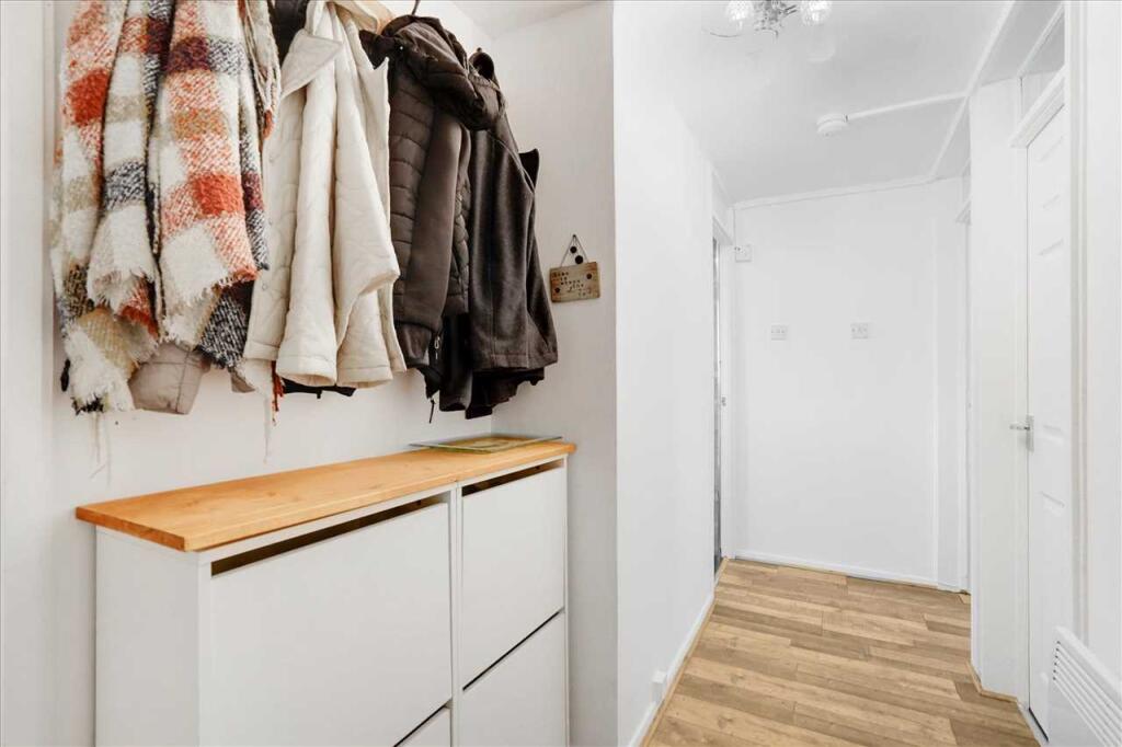 Entrance Hallway (2)