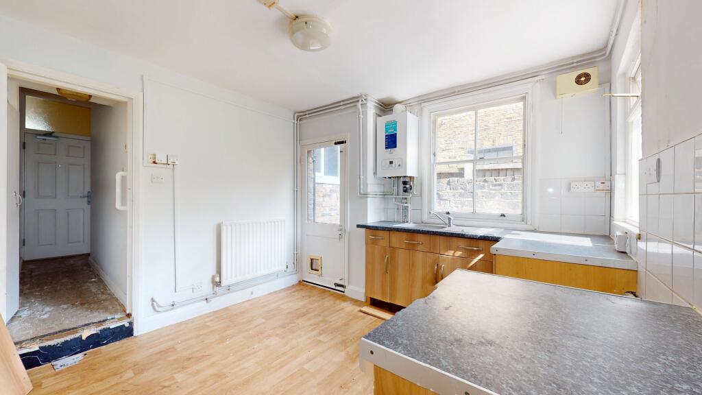 Flat A, 31 Buckingham Road, Islington, London, N1 4HY