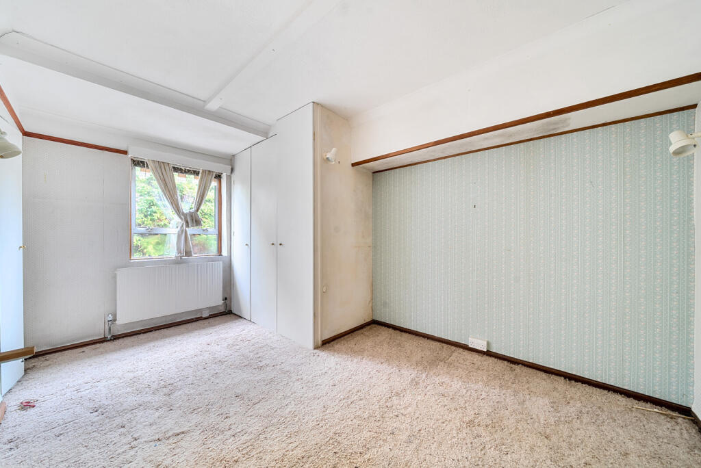 1363126-9-68e4e44...