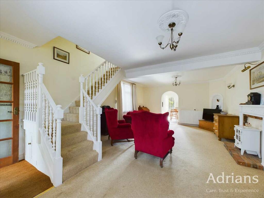 LOUNGE / DINING ROOM