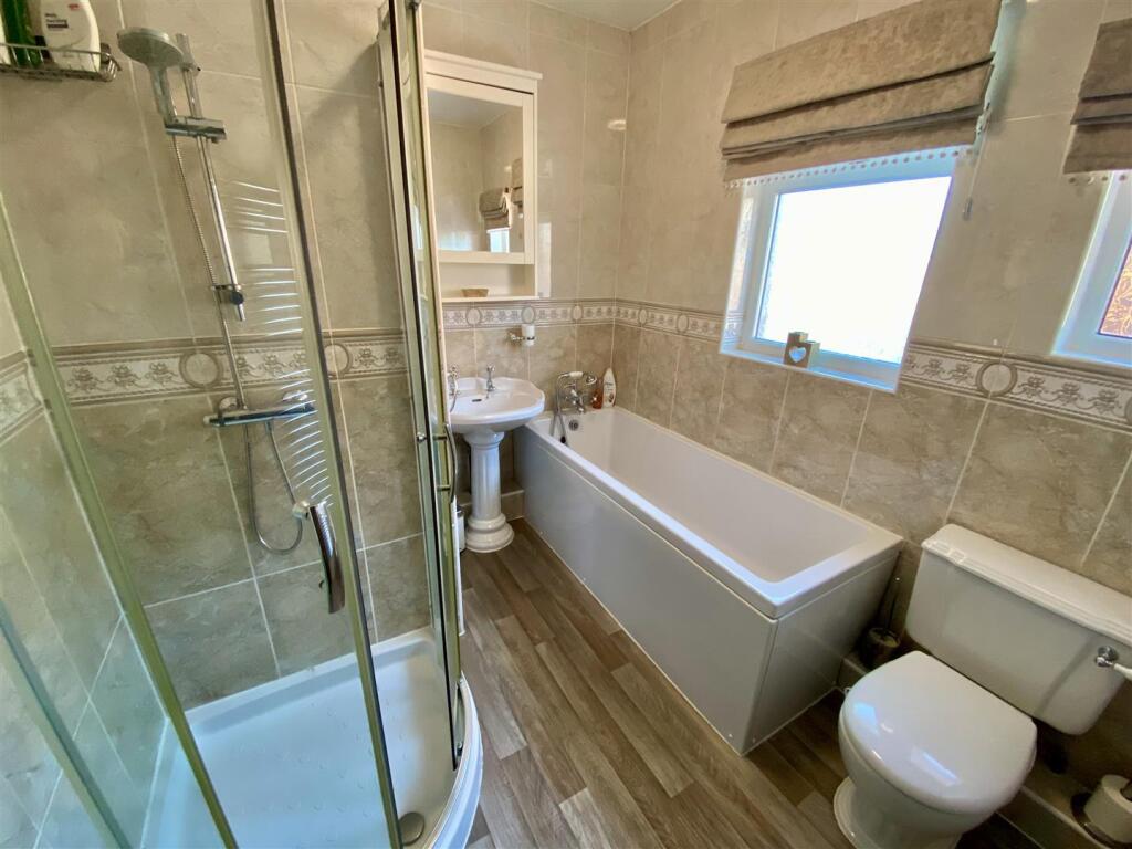 Bramleys Estate Agents - Edge Top - Thornhill - De