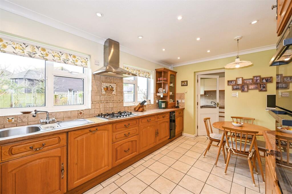 Kitchen/Breakfast Room