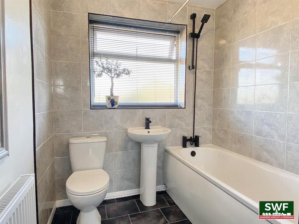 Bathroom3.jpg