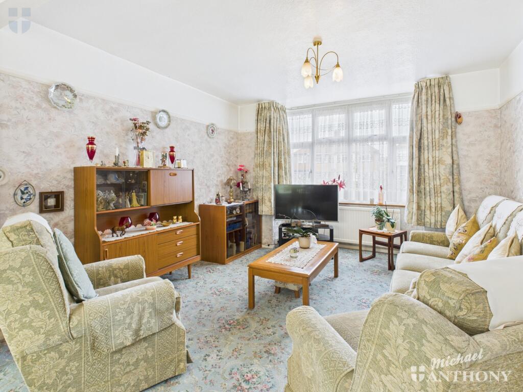 CAM03852G0-PR0318-STILL001