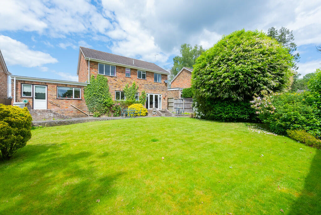 4 Maple Close5