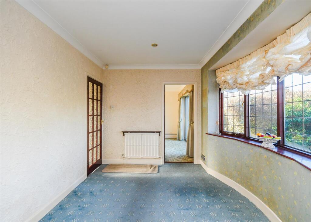 10 Farm Road - Breakfast Room.jpg