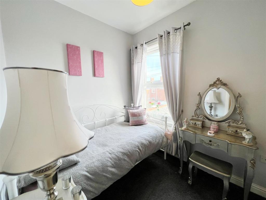 Bedroom 2 pic 1.jpg