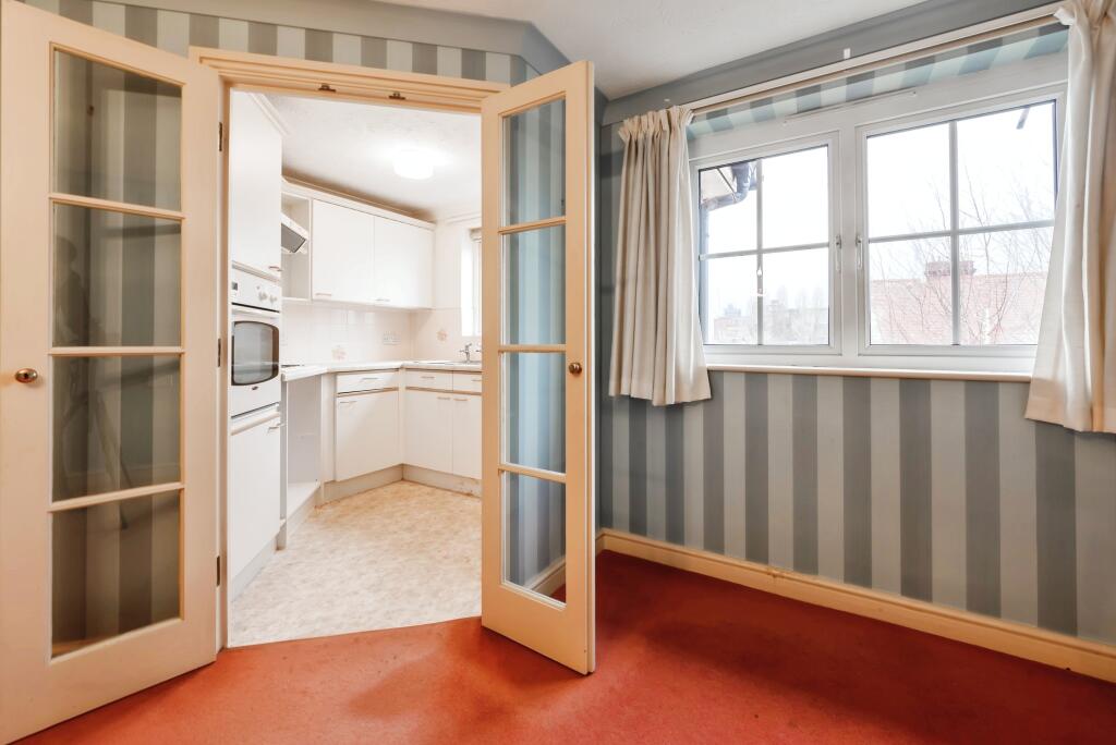 LOUNGE/KITCHEN