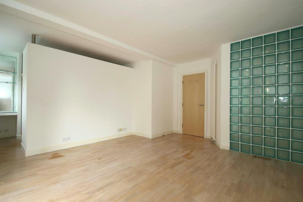 Bedroom 1 Aspect 2