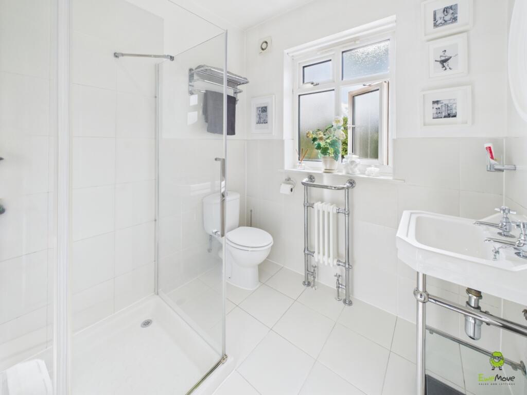 Presented by Clinton at EweMove Bexleyheath and Da