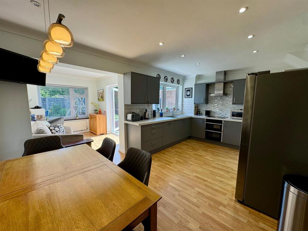 Kitchen / Dining Room