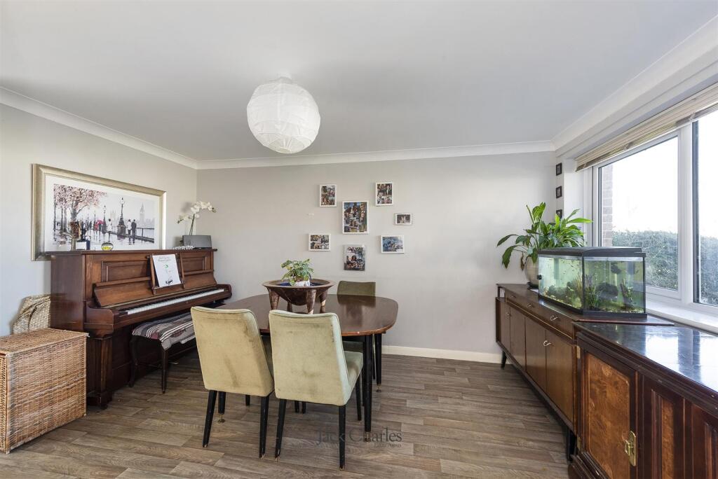 7 Stanley Close, TN12 0TA 004.jpg