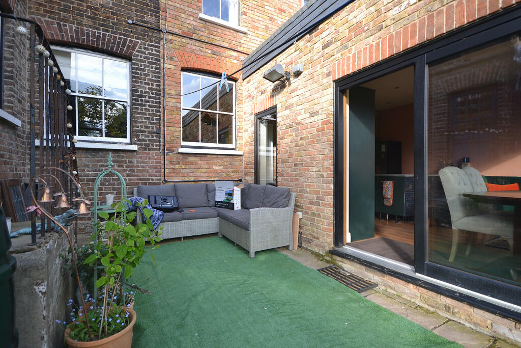 3 Chapel - courty...